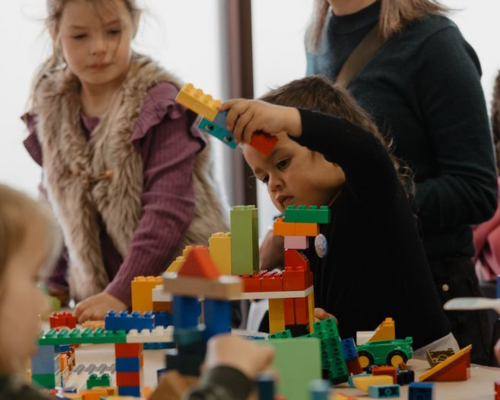 Kids learning STEM with blocks